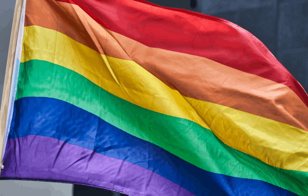 UEFA POKREĆE ISTRAGU ZBOG LGBT ZASTAVE: Redar na tapetu zbog oduzimanja gej zastave navijaču na stadionu! 